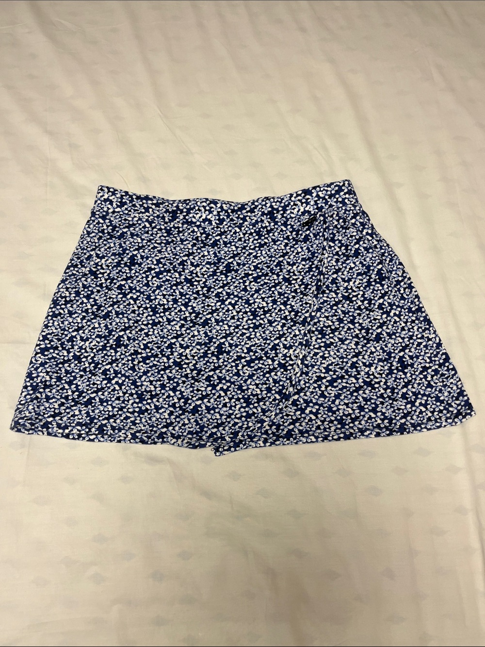 Jones New York Navy and White Floral Skort